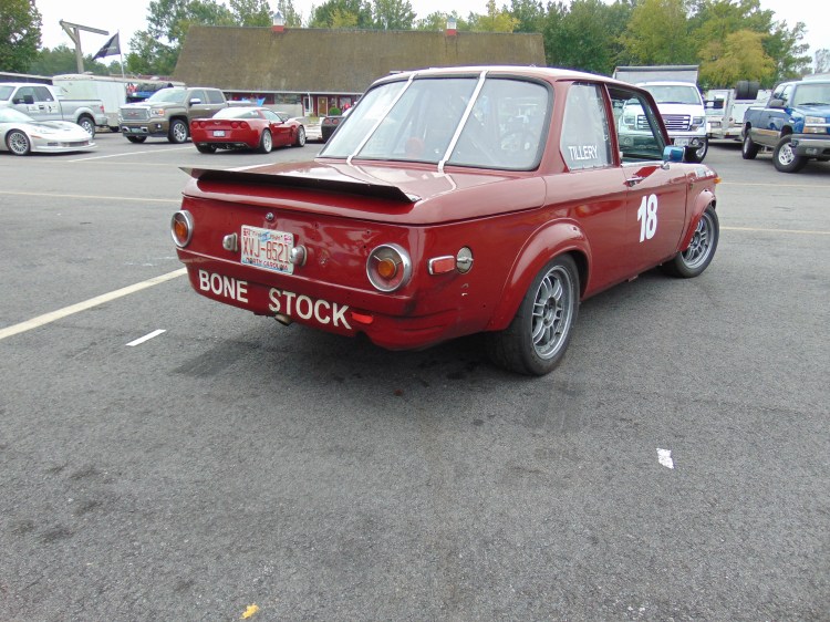 I admired this old BMW 2002. He went blowing by me on the track!