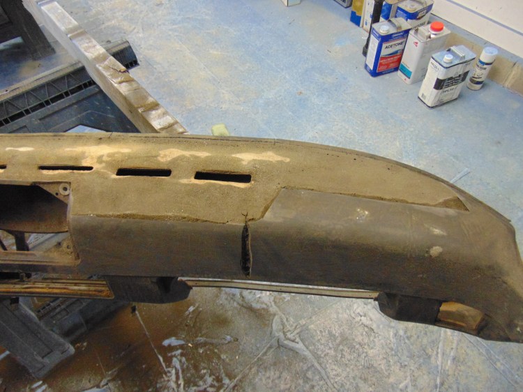 At the vertical crack, just a V groove of material was removed.